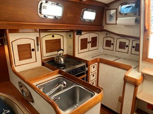 Little Harbor 44, Galley