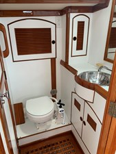 Little Harbor 44, Aft Head