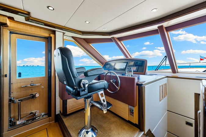 2010 Ocean Alexander 83 Motor Yacht 'Relentless' Helm