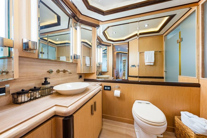 2010 Ocean Alexander 83 Motor Yacht 'Relentless'