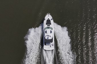 2007 Sea Ray 48 Sundancer underway