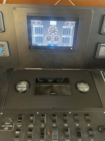 Engine data on Garmin screen