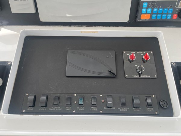 Updated photo with new screen with analog gauges removed