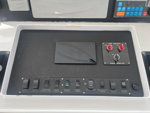 Updated photo with new screen with analog gauges removed