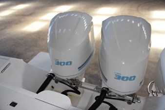Twin Yamaha 300hp 4-strokes, low hour dependable power with power assist steering.