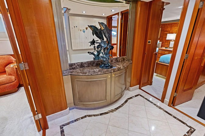 009 PicosaLady_103-LD FOYER