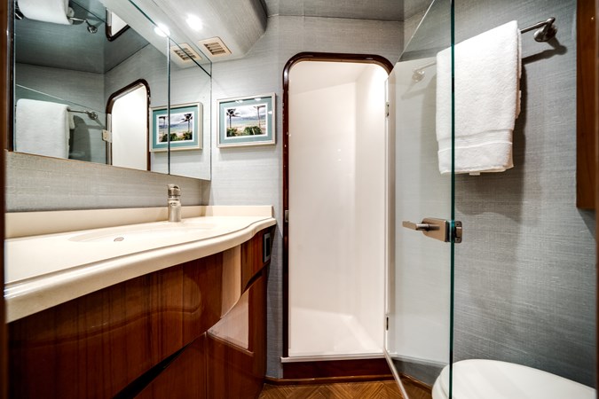 Master En-Suite Head