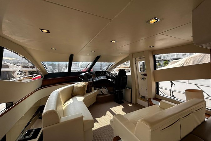 Sunseeker Manhattan 60 - Helm station
