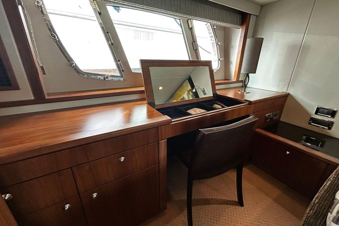 Sunseeker Manhattan 60 - Master Cabin's dressing table