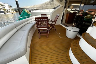 Sunseeker Manhattan 60 - Cockpit