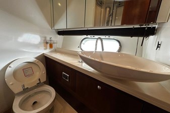 Sunseeker Manhattan 60 - VIP ensuite bathroom