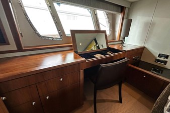 Sunseeker Manhattan 60 - Master Cabin's dressing table