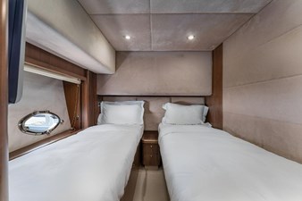 Sunseeker Predator 82 - Twin cabin