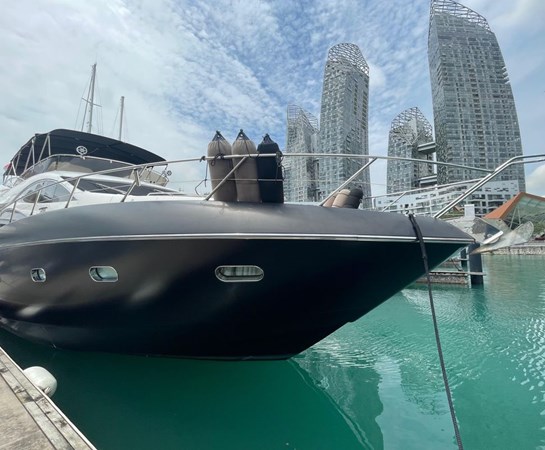 Sunseeker Manhattan 70 bow