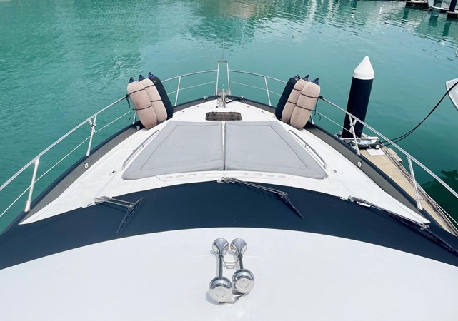 Sunseeker Manhattan 70 - Foredeck sun beds