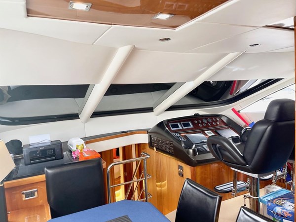 Sunseeker Manhattan 70 - Pilot Station