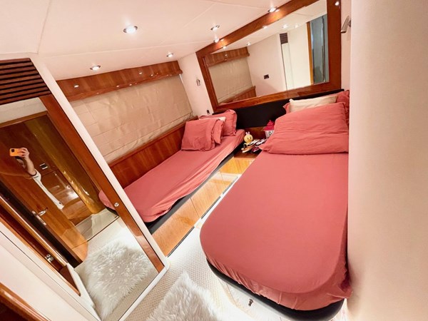 Sunseeker Manhattan 70 - Twin Cabin