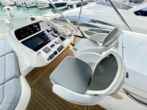Sunseeker Manhattan 70 - Flybridge Nav Station