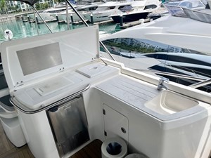 Sunseeker Manhattan 70 - Flybridge bar