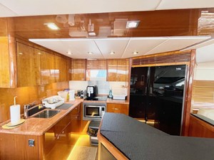 Sunseeker Manhattan 70 - Open Kitchen and Ba