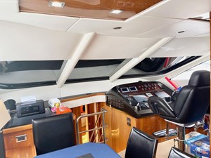 Sunseeker Manhattan 70 - Pilot Station