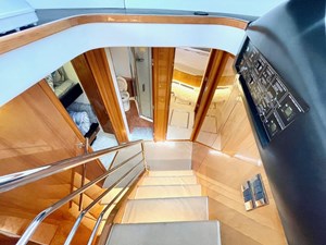 Sunseeker Manhattan 70 - Lower deck access