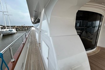 Euroyacht Planet 125S - Side deck to forward