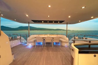 32M Princess (2013) - Main deck aft
