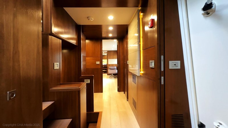 2015 Ferretti Custom Line 100 - Corridor