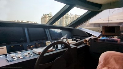 2015 Ferretti Custom Line 100 - Helm Station