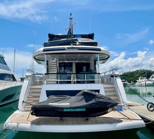 Sunseeker 88 (2023) - Aft view
