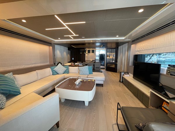 Sunseeker 88 - Main Saloon