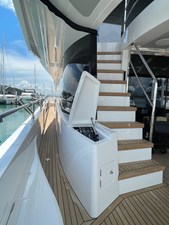 Sunseeker 88 - Side deck