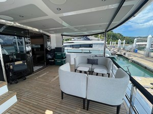 Sunseeker 88 - Cockpit seating area