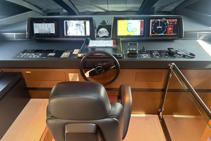 Riva Corsaro 102 - Helmstation