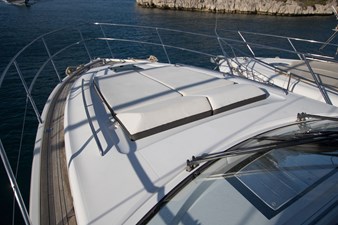 Princess V48 Open - Foredeck sun pad