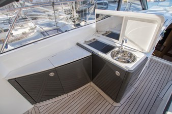 Princess V48 Open - Exterior dinnette