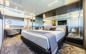 26m Ferretti 850 - Master Cabin