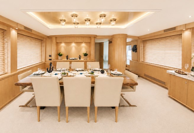 008 Main Deck Dinning
