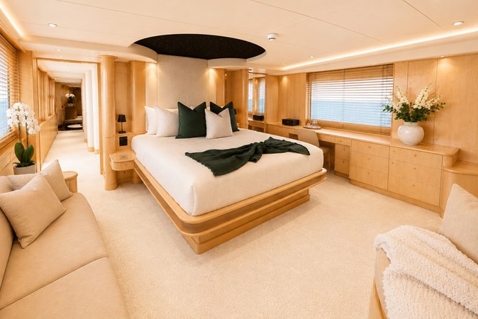 016 Main Deck Master Stateroom