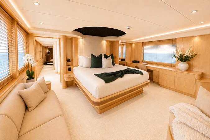 018 Main Deck Master Stateroom