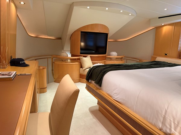 019 MAIN DECK MASTER STATEROOM
