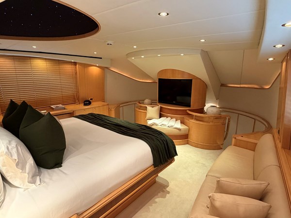 020 MAIN DECK MASTER STATEROOM