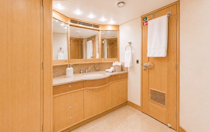 028 Main Deck Master Stateroom Ensuite - His