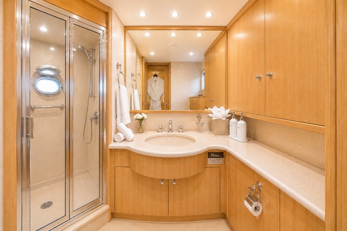044 Lower Deck Aft Starboard Guest Stateroom Ensuite