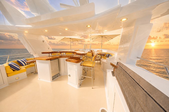 059 Flybridge - Wet Bar