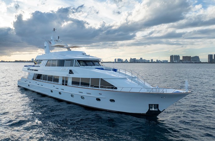 071 Bow & Starboard