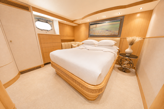 037 Lower Deck Forward Starboard VIP Guest State Room
