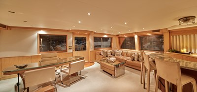 047 Skylounge Facing Aft