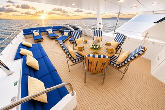 052 Skylounge Aft Deck